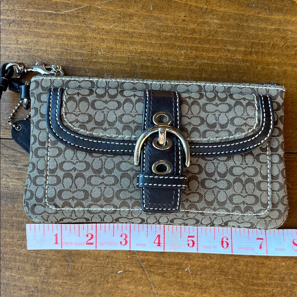 Coach Wristlet Front Buckle Pocket - Picture 9 of 13
